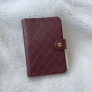 Auth Chanel Classic Quilted MEDIUM Burgandy Caviar Agenda w/ Gold Hardware
